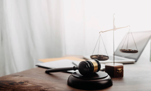 Основы права и юридические аспекты: понимание законов и правовая защита